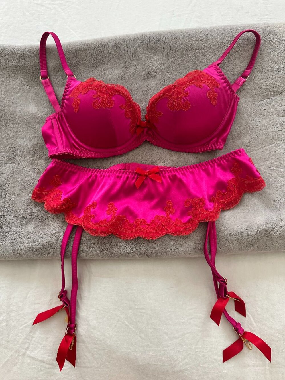 Agent Provocateur Molly Plunge Bra + Suspender in Red and Pink Silk - NWOT - Picture 2 of 10